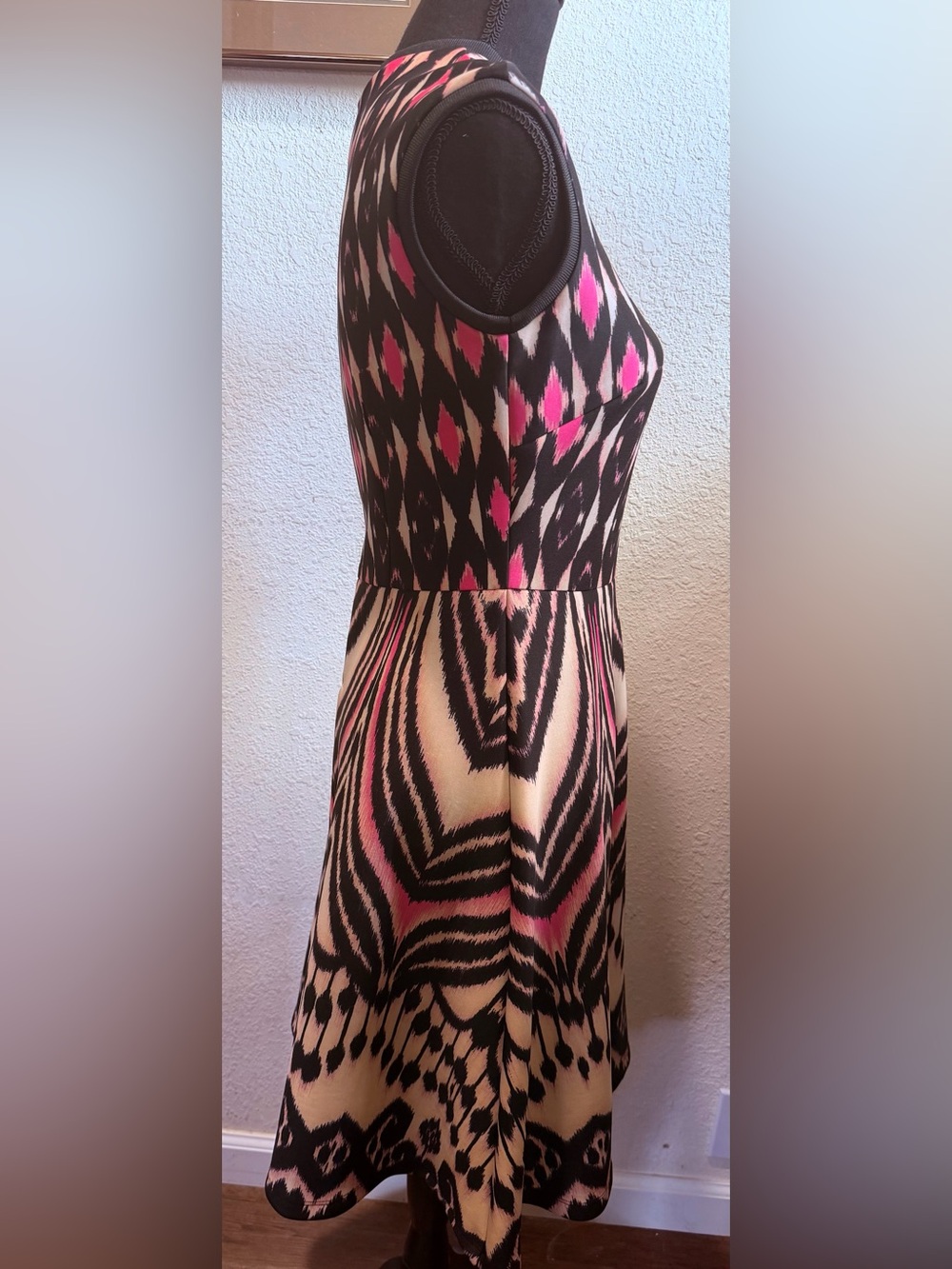 Just...Taylor Black and Pink Geometric Stunning - NEW